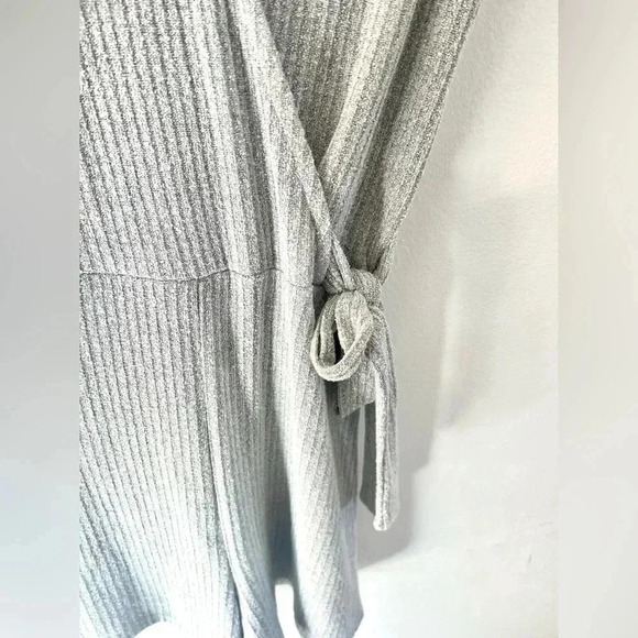 Heatherly Delia Faux Wrap Knit Gray Sleeveless Ribbed Comfy Romper Size Medium - Picture 4 of 10